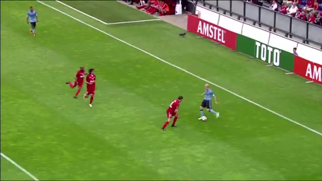 FC Twente in rood tijdens de bekerfinale tegen Ajax in 2011; archiefbeeld.