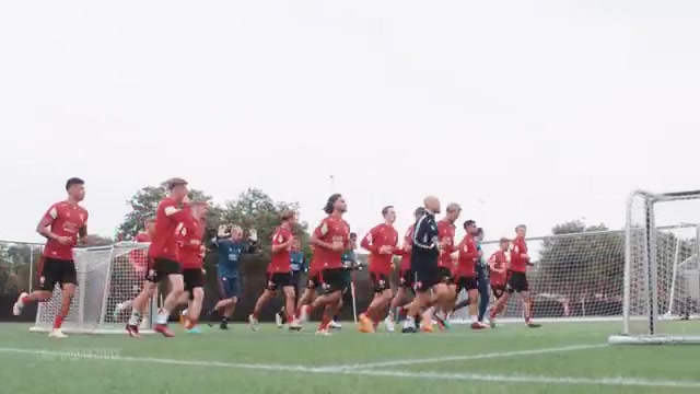 Spelers van FC Twente tijdens een eerdere training