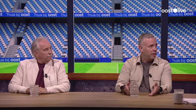 Tafelgesprek in de studio van De Oosttribune
