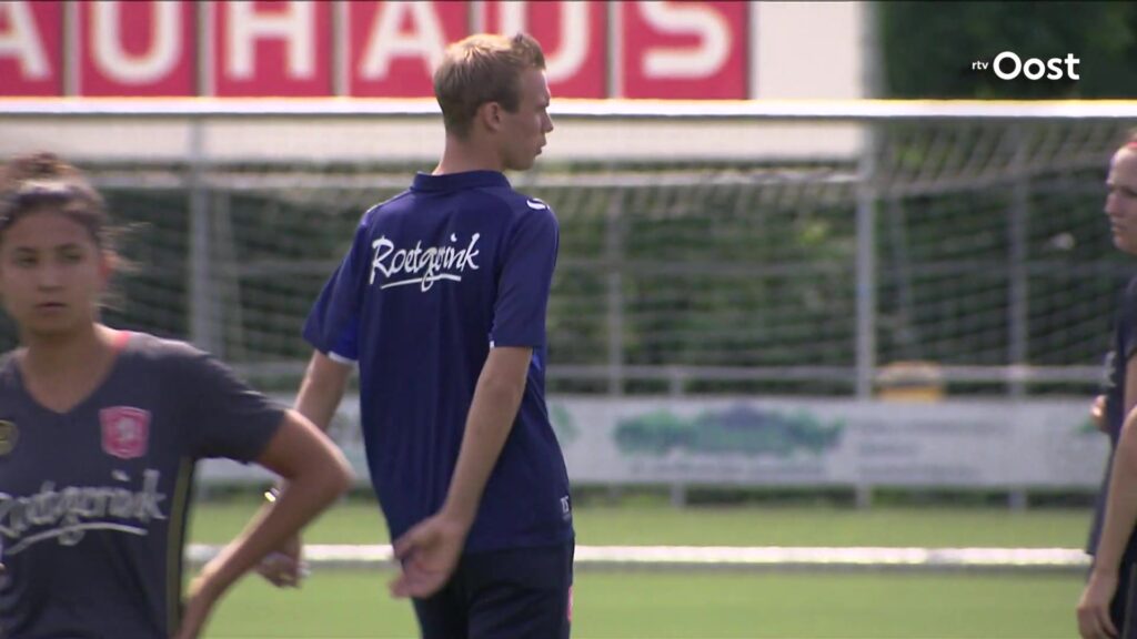 Speelsters van FC Twente Vrouwen tijdens een eerdere training