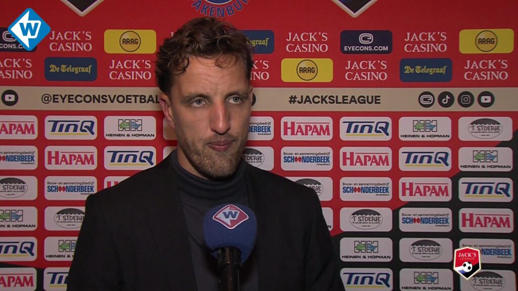Chris de Graaf tijdens een eerder interview als trainer van Spakenburg