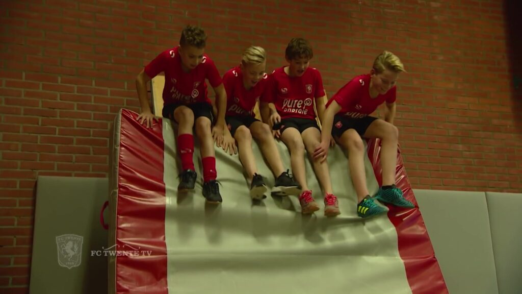 Jeugdspelers tijdens een eerdere training van de FC Twente-academie.