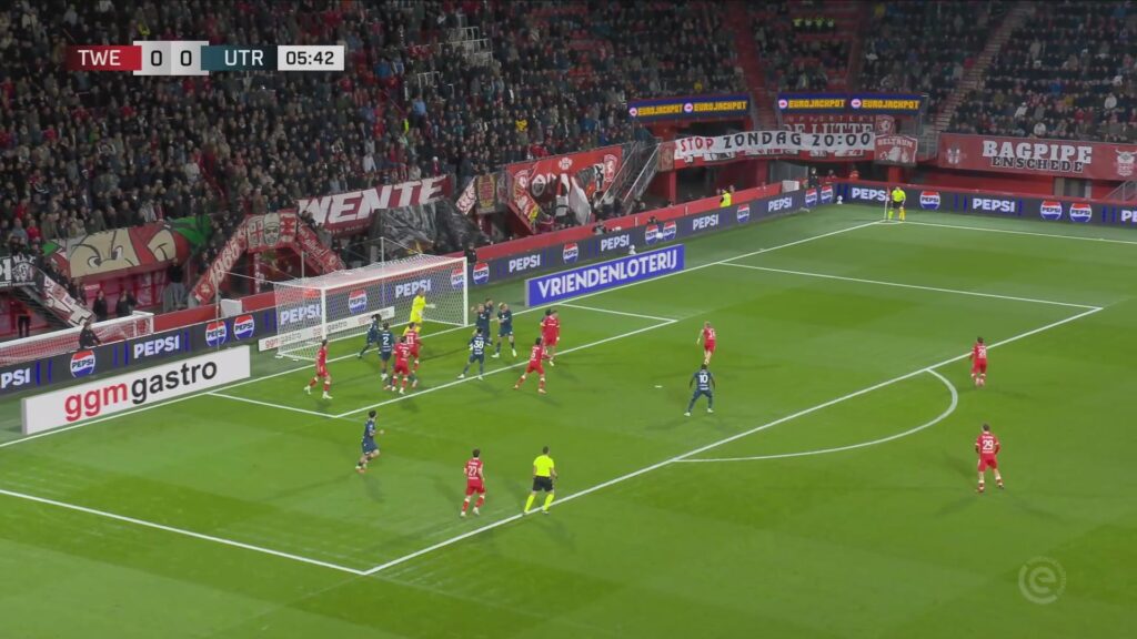 FC Twente en FC Utrecht tijdens een wedstrijd in Enschede