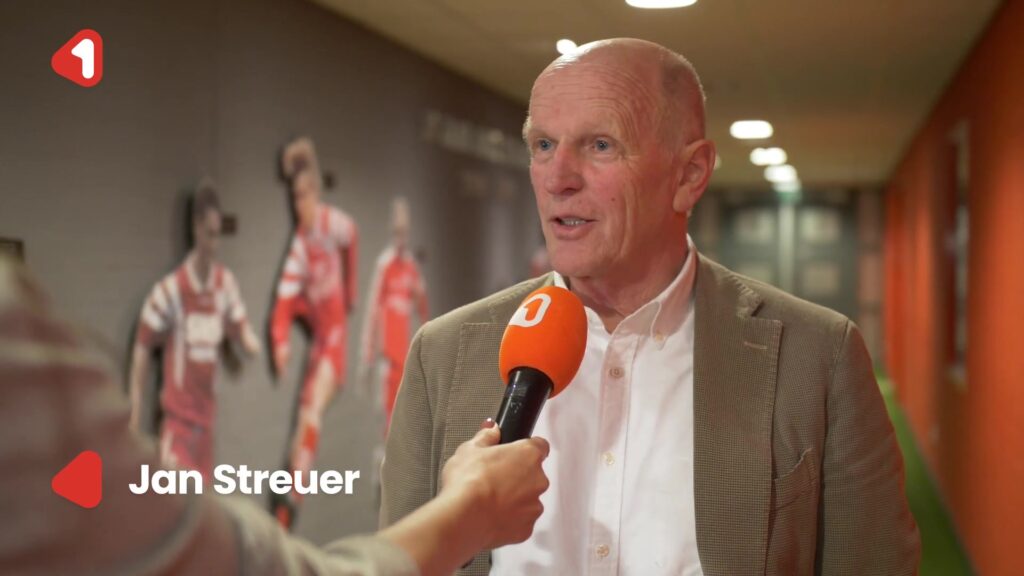 Jan Streuer tijdens een interview met 1Twente
