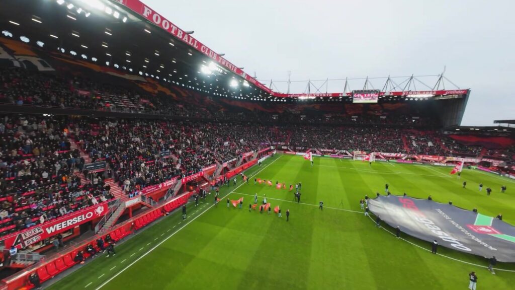 Supporters in De Grolsch Veste tijdens een eerdere wedstrijd.