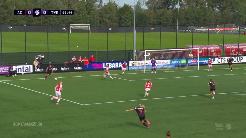 FC Twente Vrouwen tijdens een eerdere uitwedstrijd bij AZ