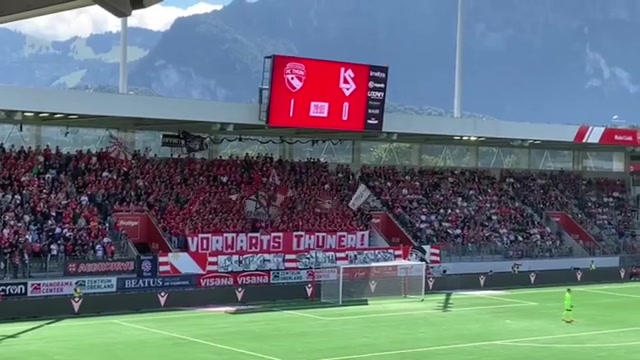 Supporters van FC Thun tijdens een eerdere thuiswedstrijd