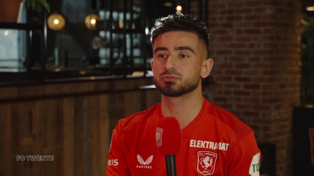 Naci Ünüvar tijdens een eerder interview bij FC Twente.
