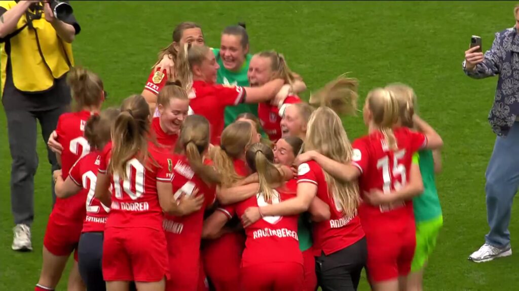 FC Twente Vrouwen viert een doelpunt tijdens een eerdere wedstrijd