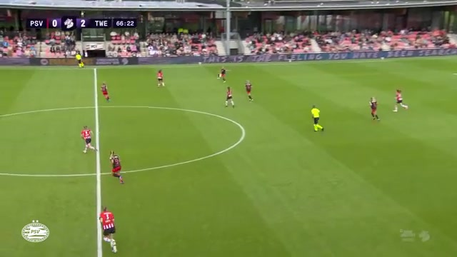 PSV Vrouwen en FC Twente Vrouwen tijdens een eerdere ontmoeting